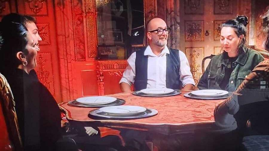 Un’immagine della puntata registrata nella sala rossa del comune di Lucca