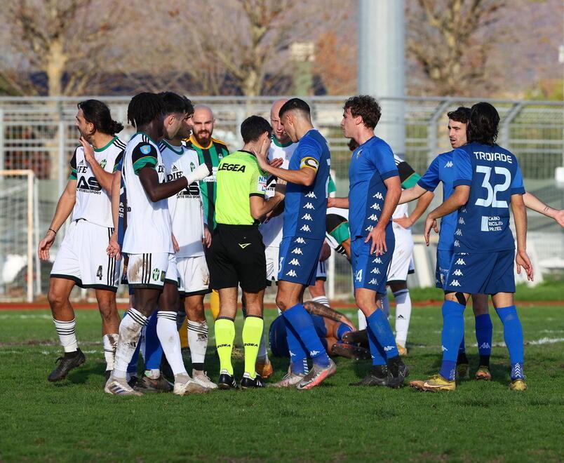 Un’immagine di Aglianese-Prato giocata nel dicembre del 2022: al Bellucci non è mai facile fare risultato per i biancazzurri
