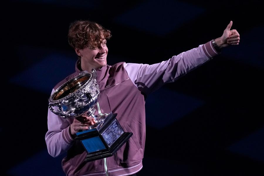 Australian Open, Sinner batte Medvedev in finale ed entra nella storia