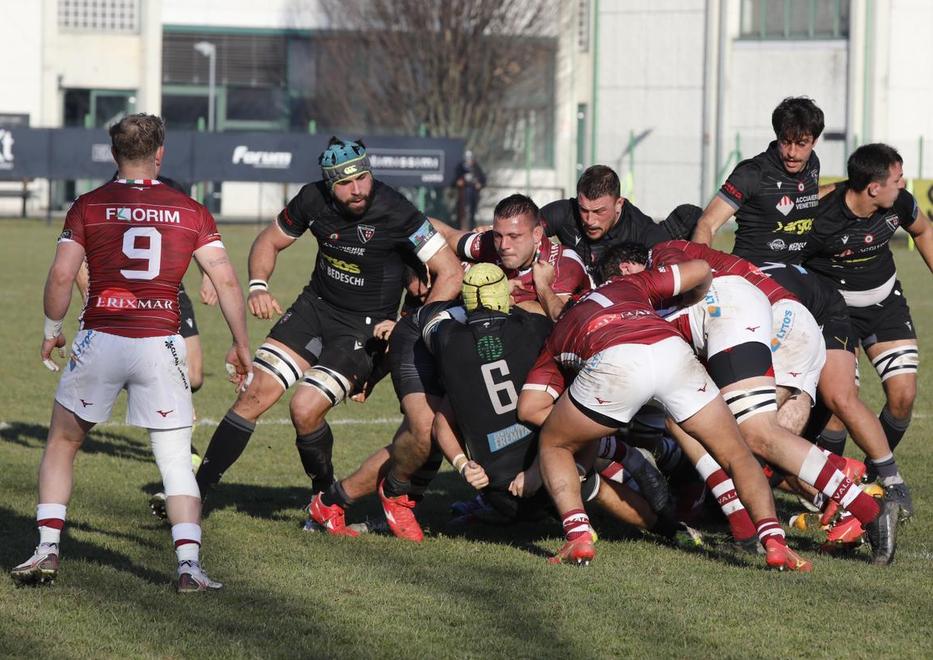 Il Valorugby domina a lungo ma poi il Petrarca lo riprende
