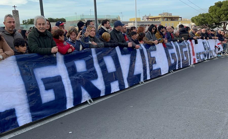 
	Uno dei tanti omaggi dei tifosi per Gigi Riva (foto Mario Rosas)

