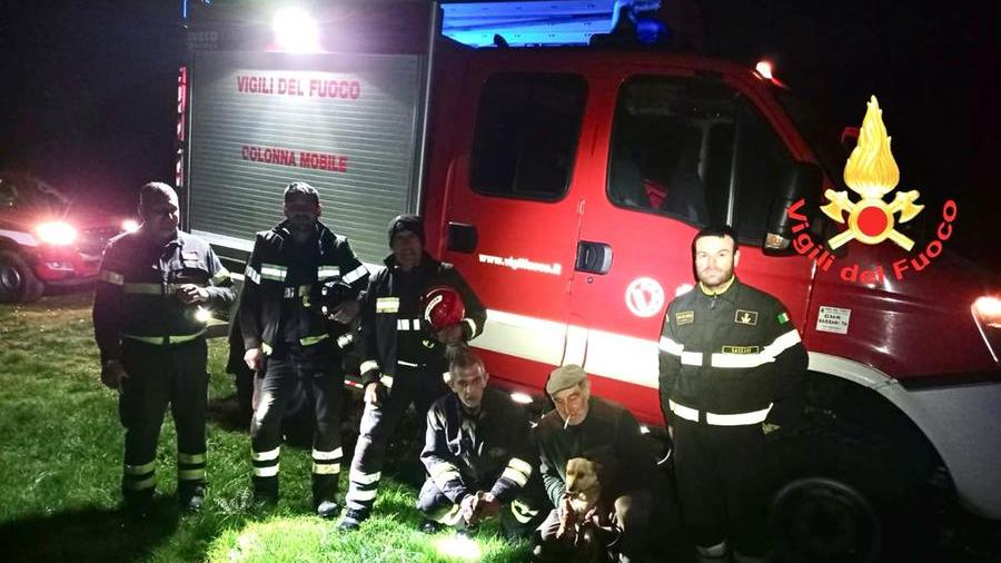 Villanova, era incastrato in un anfratto in campagna: cagnetto salvato dai vigili del fuoco e riconsegnato al proprietario