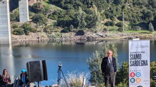 Renato Soru a Ula Tirso riunisce la Coalizione sarda: «I veri progressisti sono con noi»