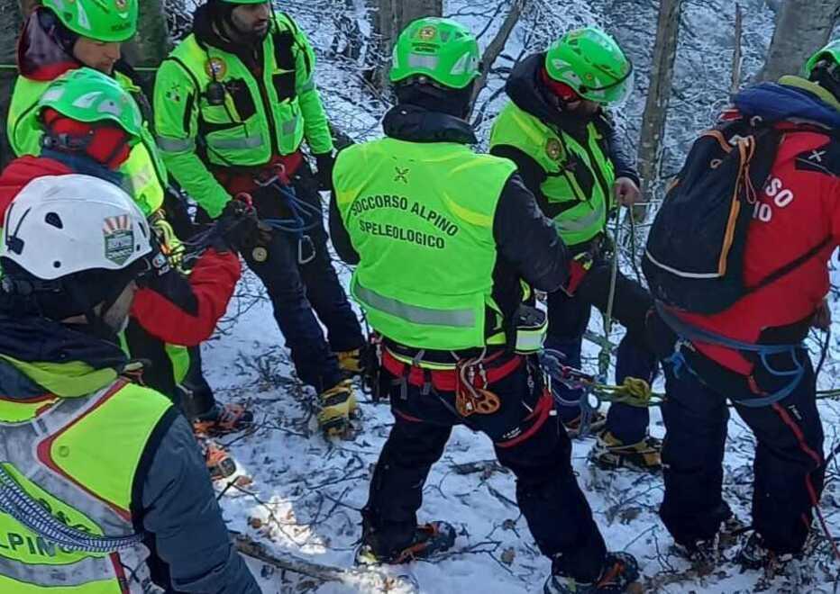 In escursione con le stampelle 46enne  scivola e cade