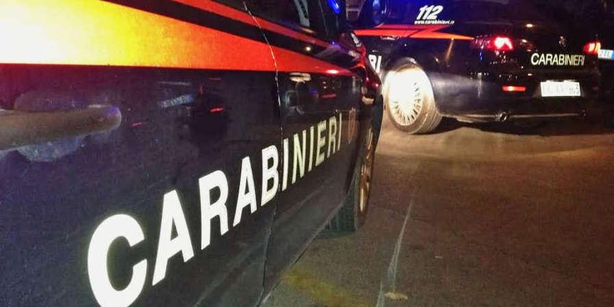 Due gazzelle dei carabinieri durante un servizio notturno (foto d’archivio)