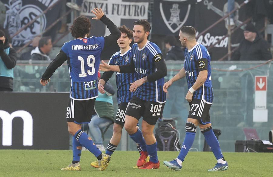 
	L&rsquo;illusoria esultanza dopo l&rsquo;1-1 (foto Fabio Muzzi)

