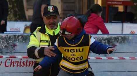 Lucca, un giorno vissuto da baby vigili del fuoco<br>