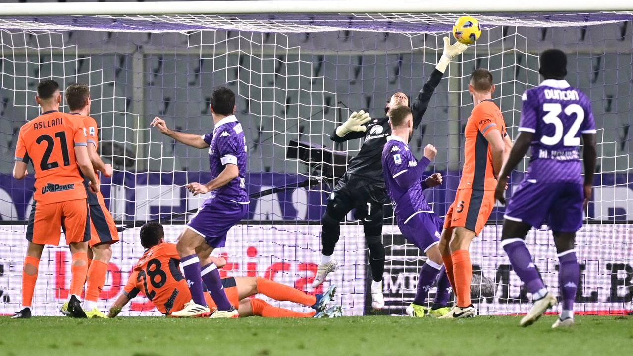 Viola. Sorride solo Lautaro<br>