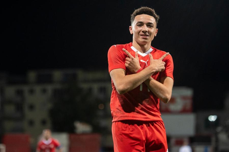 
	Ruben Vargas con la maglia dell&rsquo;Augsburg


