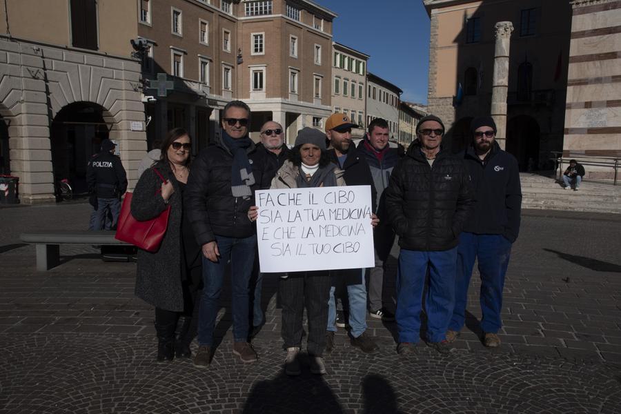 
	La prima manifestazione in piazza Dante (foto Agenzia Bf)

