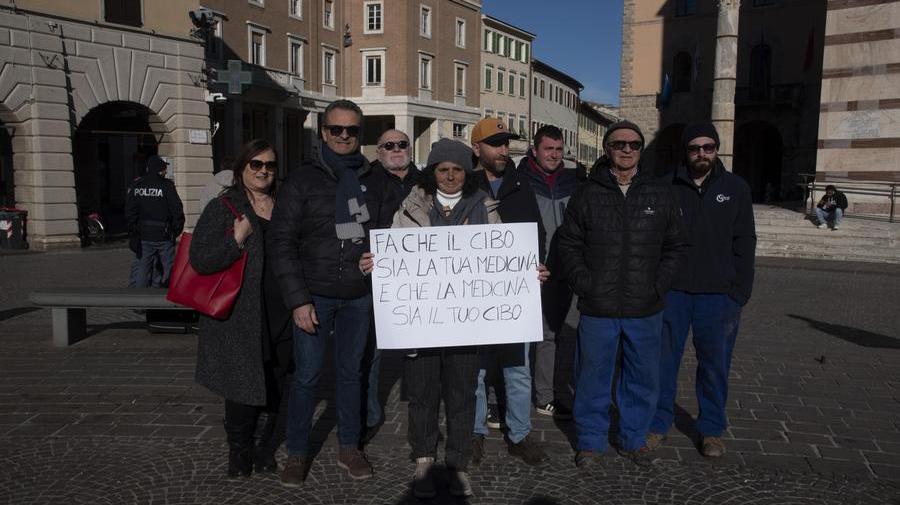 
	La prima manifestazione in piazza Dante (foto Agenzia Bf)


