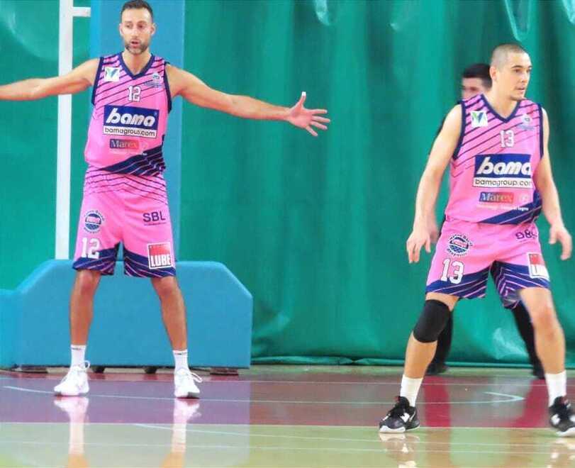 Il Bama Altopascio impegnato in una fase difensiva della partita: la nuova sconfitta interna determina una difficile situazione di classifica con la squadra che deve pensare alla salvezza