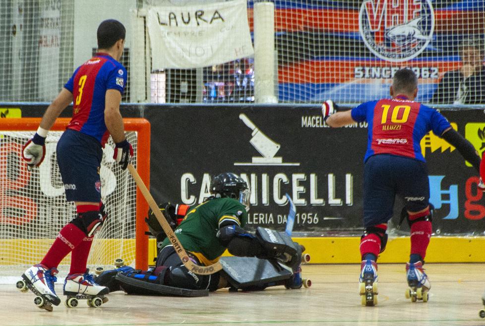 Il Forte esulta dopo un gol (foto d’archivio)