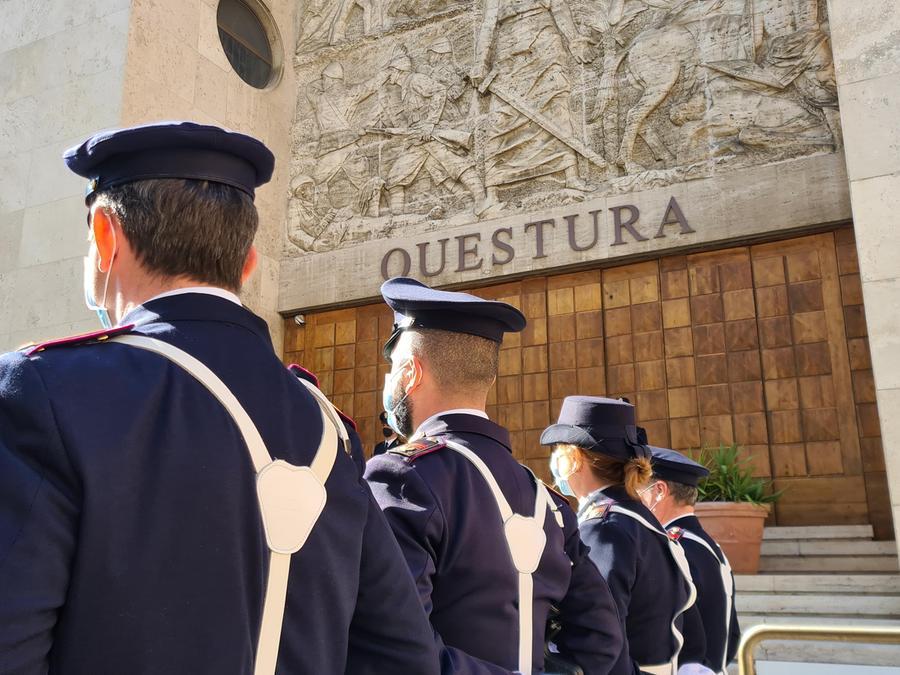 
	L'ingresso della questura di Livorno (foto d'archivio)

