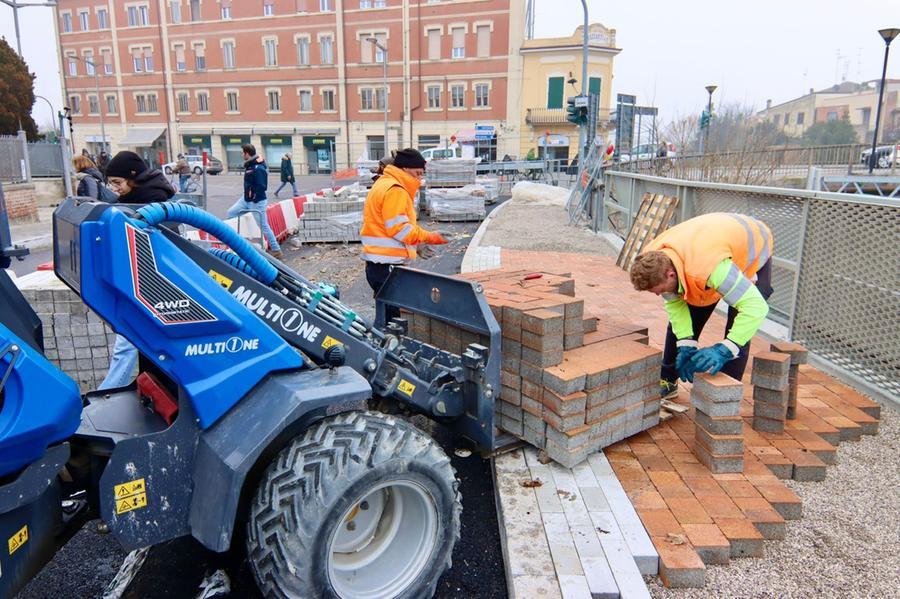 Ferrara, via Darsena pronta a febbraio: nuova ciclabile e luci a led