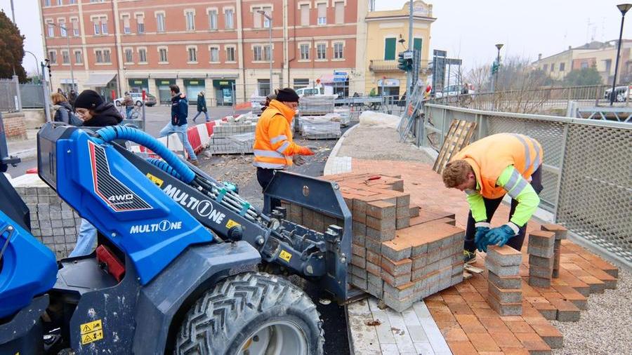 Ferrara, via Darsena pronta a febbraio: nuova ciclabile e luci a led