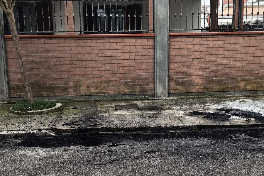 Porto Garibaldi, auto in fiamme dopo la rottura: ritrovata la tanica della benzina