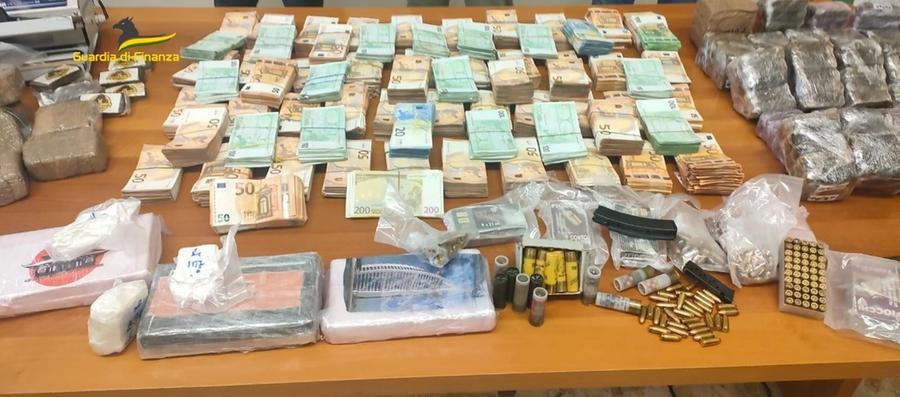 Prato, colpo ai trafficanti di droga: cinque arresti e un maxi-sequestro