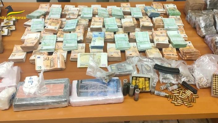 Prato, colpo ai trafficanti di droga: cinque arresti e un maxi-sequestro