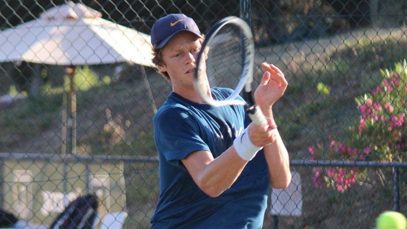 Sinner in una foto scattata all’Elba nel corso di un allenamento di alcuni anni fa