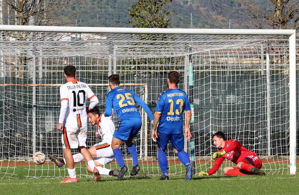 Il gol di Mascari per l’1-0 contro il Prato (foto Nucci)