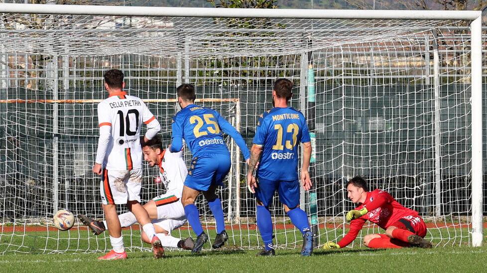 Il gol di Mascari per l’1-0 contro il Prato (foto Nucci)