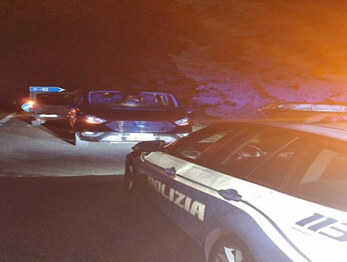 Tragedia sfiorata, due pulmini contromano sulla 131 fermati in tempo dalla polizia stradale