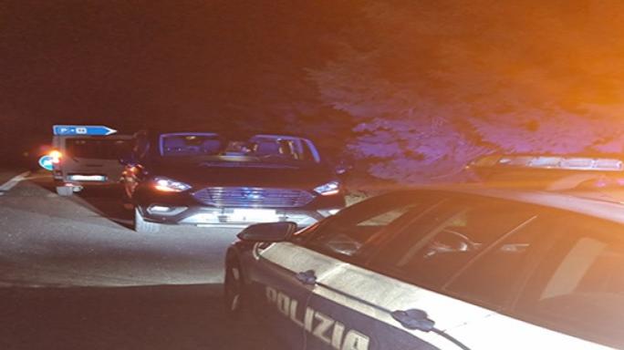 Tragedia sfiorata, due pulmini contromano sulla 131 fermati in tempo dalla polizia stradale
