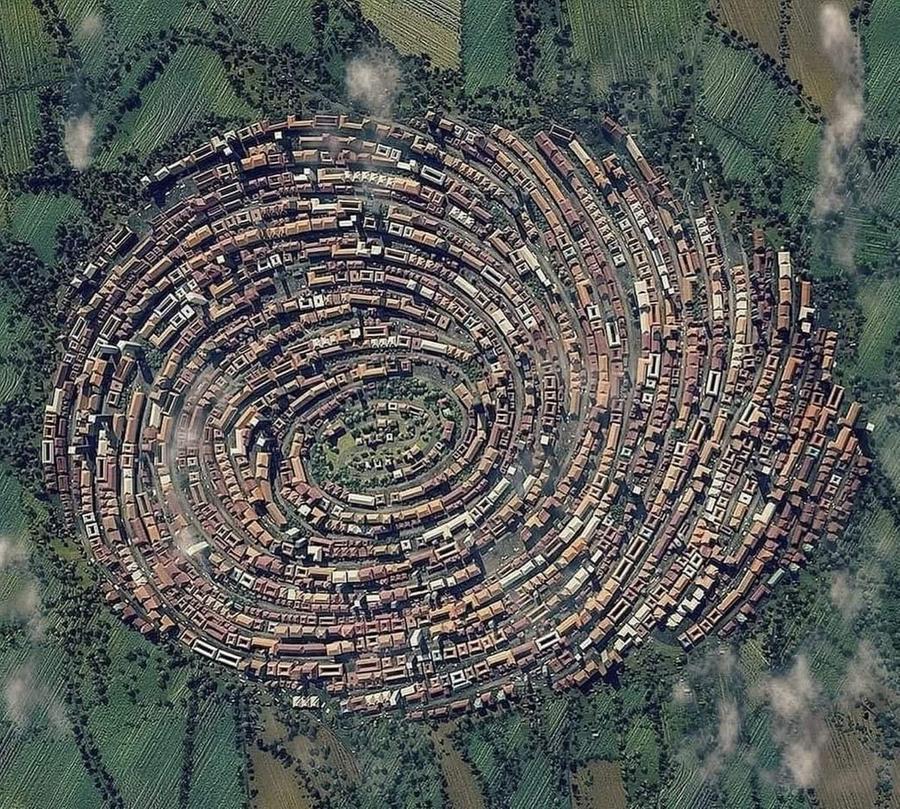 
	La foto fake del Comune di Mandas visto dall'alto

