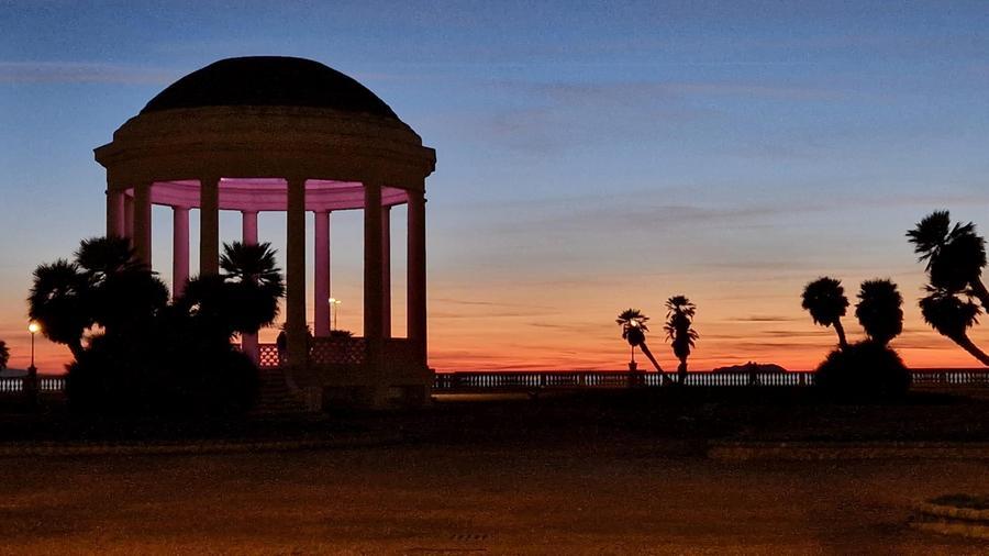 Livorno, che meraviglia la Terrazza e il suo gazebo nella foto del sindaco Luca Salvetti