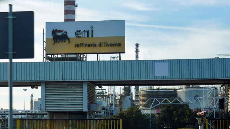 L’entrata della raffineria di Stagno (foto Silvi)