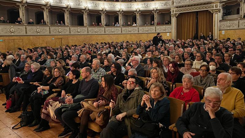
	Il pubblico in uno spettacolo al teatro Verdi (foto d&rsquo;archivio)

