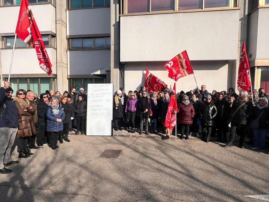 Modena, Sixtema: licenziati sette dipendenti, sciopero davanti all’azienda