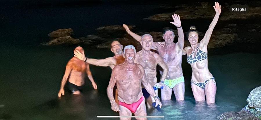 Livorno, il tuffo della Merla degli Amici del Mare all’Accademia