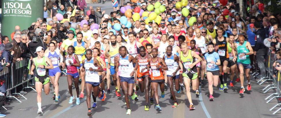 La partenza della mezza maratona nel 2019