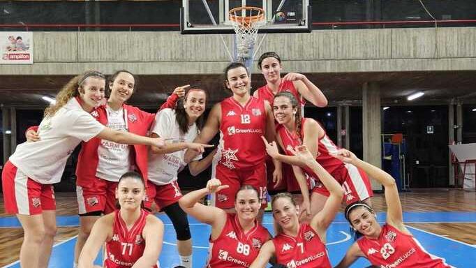 Ecco le ragazze della Green Lucca che stanno disputando un ottimo campionato sotto la guida di coach Luca Biagi e sono in corsa per i primi quattro posti in chiave playoff. La gara di stasera alle 21.15 al Palatagliate con S. Giovanni Valdarno è fondamentale