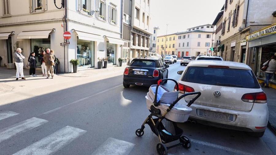 Mamma investita con la carrozzina, grave la figlia di pochi mesi