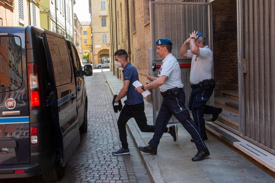 Modena, Alice: il Tribunale è inflessibile. «Al processo niente foto e video»