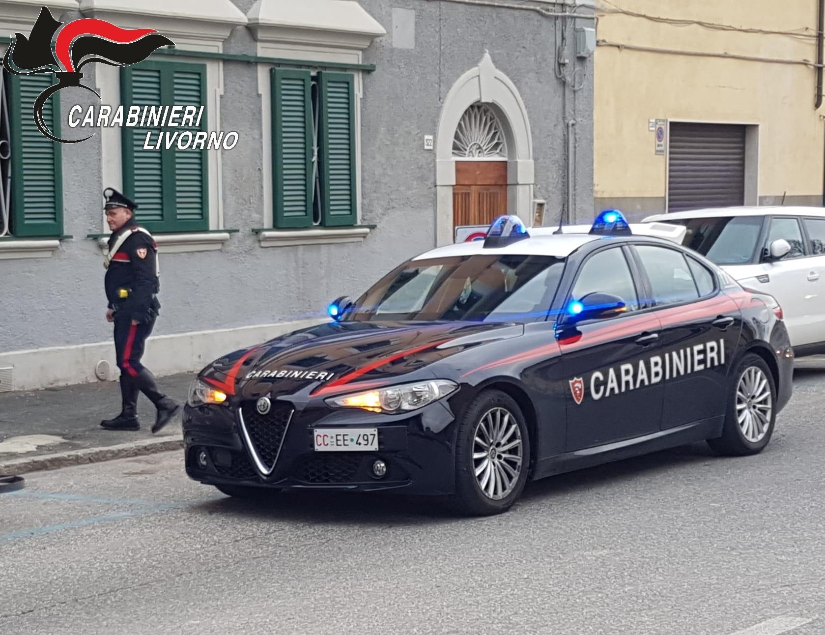 Una pattuglia dei carabinieri (foto d'archivio)