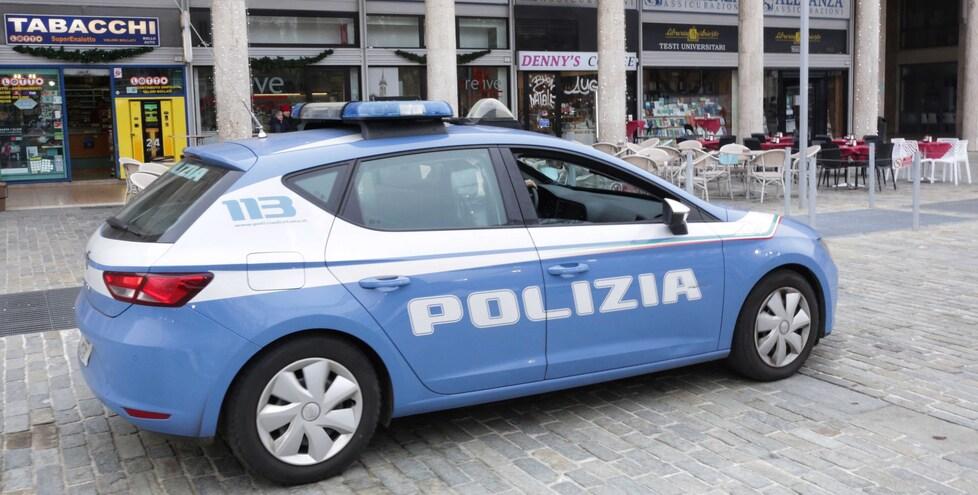 Anziana rapinata e trascinata per metri mentre va a teatro si frattura il bacino