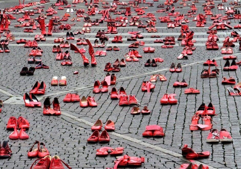 Lucca, palpeggiata in auto dopo la discoteca: quattro indagati