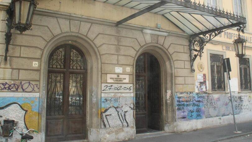 La scuola superiore Orlando di piazza Due Giugno (foto d’archivio)