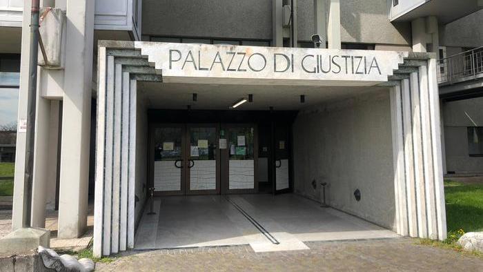 Prato, impiegato a giudizio per i falsi certificati medici ma il Comune non si costituisce parte civile