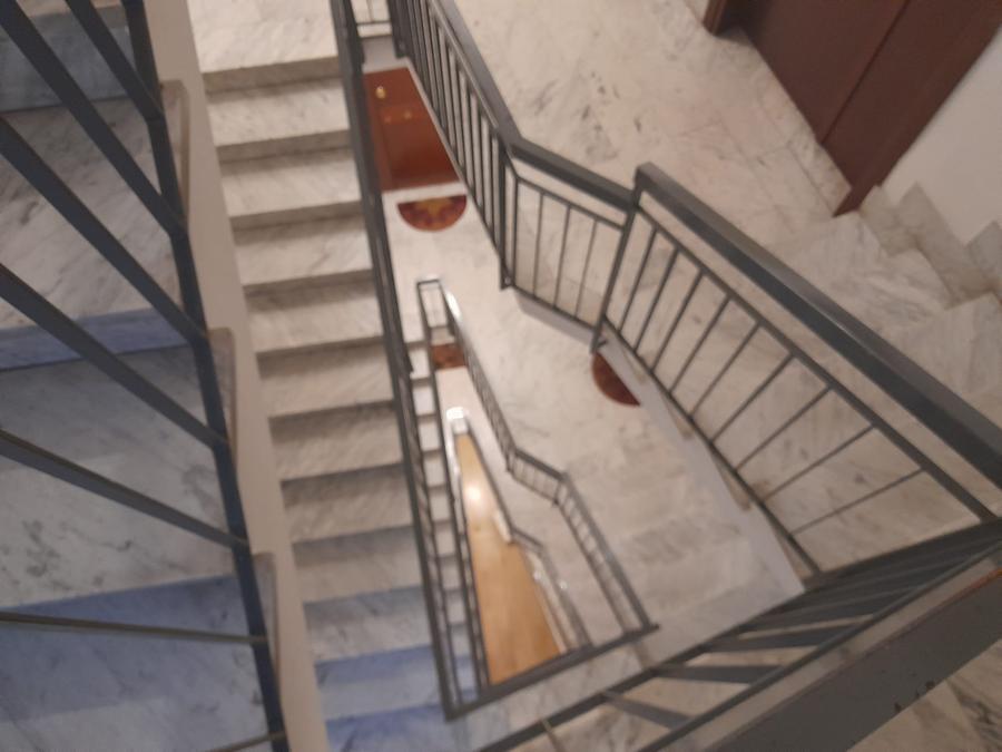 
	La rampa di scale

