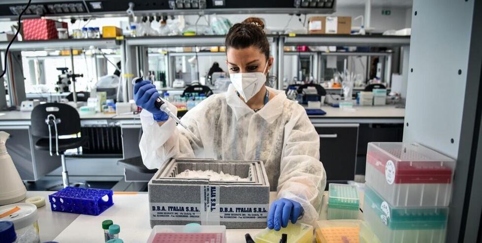 Analisi di laboratorio dopo l’insorgenza dei primi casi (archivio)