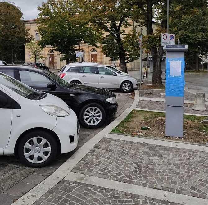 Fucecchio, la rivoluzione della sosta: cambiano tariffe e stalli blu. E arrivano i vigilini<br>
