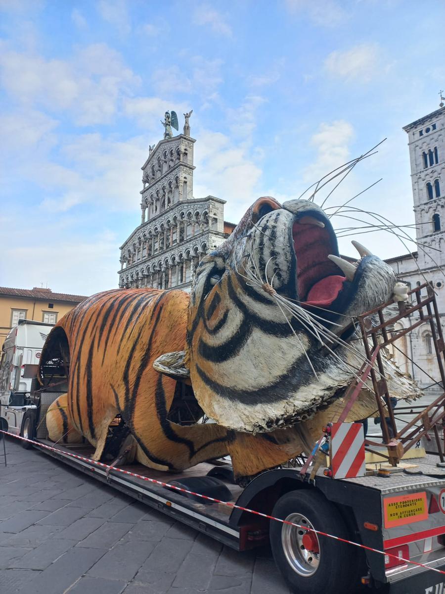 Arrivano le prime installazioni di “Lucca in Maschera”