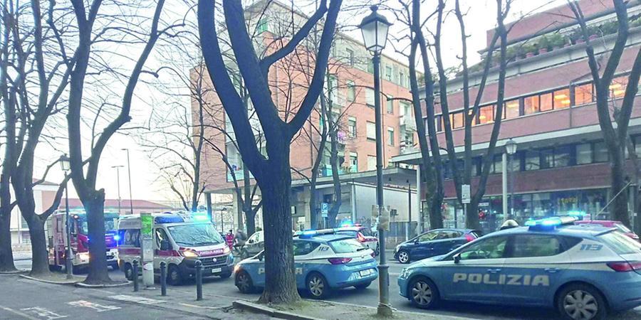 Lo credono morto dentro al bagno ma il senzatetto dormiva da un’ora