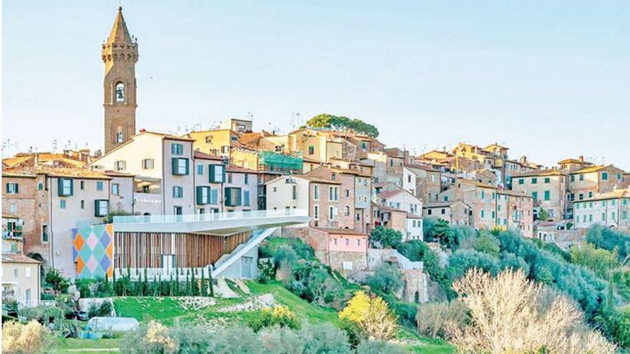 «Così porto 350 cittadini a New York e il paese in tv»: Peccioli, l’anno inizia con due sorprese