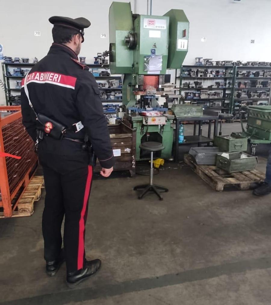 Infortunio sul lavoro: un’operaia si ferisce a una mano